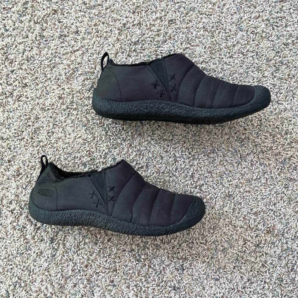 Keen Howser Black Quilted Slippers